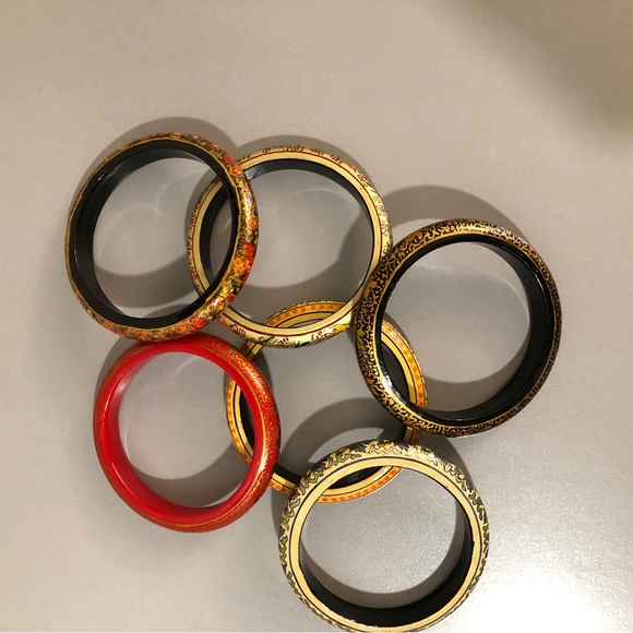 Floral Patterned Bangle Bracelet Set - Picture 5 of 5